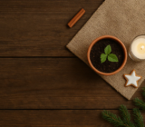 3 sustainable Christmas gifts for garden lovers: the finch